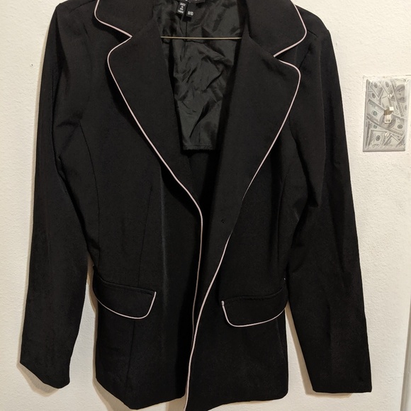 Clothes - Picture 4 of 8